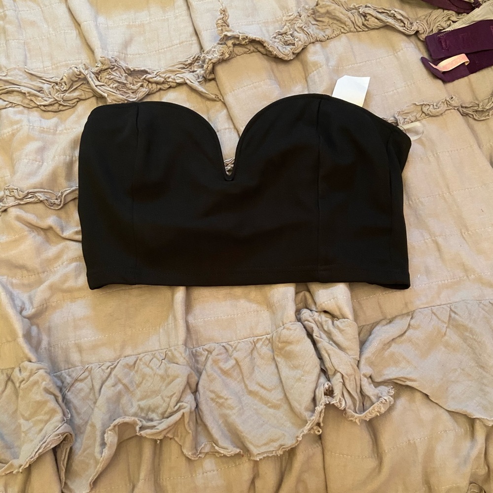 Charlotte Russe M black crop tank